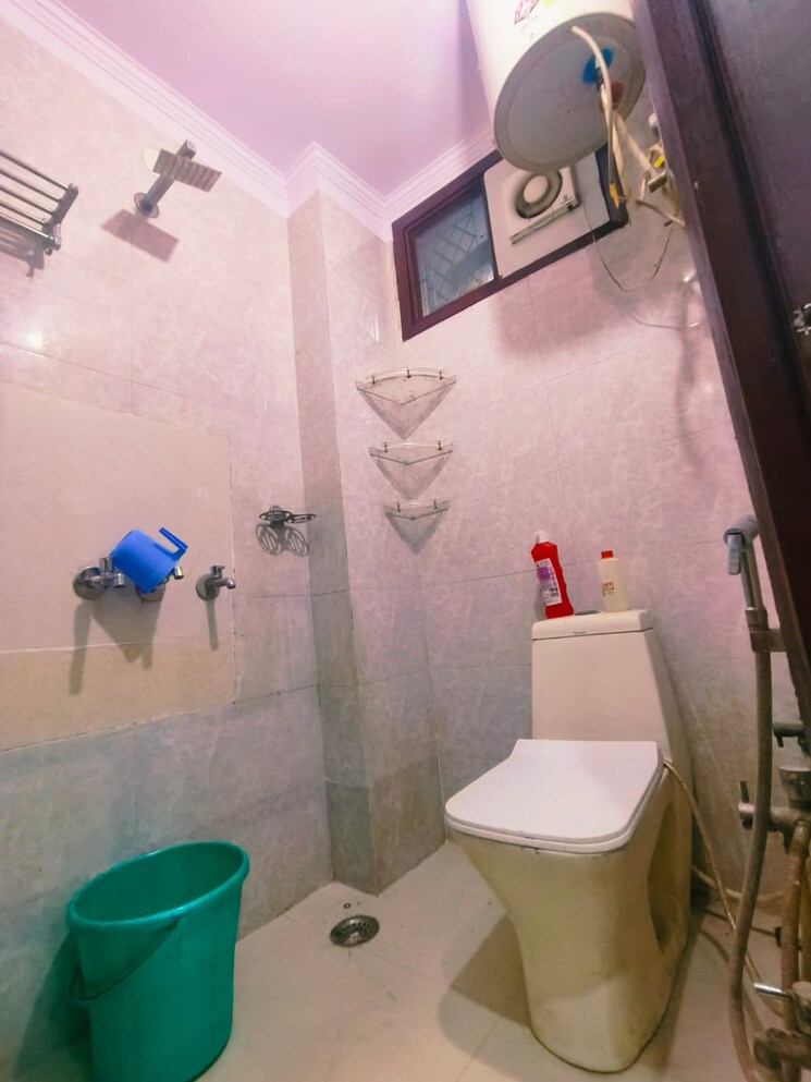 Bathroom, dwarka mor 2 Bedroom 540 Sq.Ft. Builder Floor In Dwarka Mor Delhi 9240879