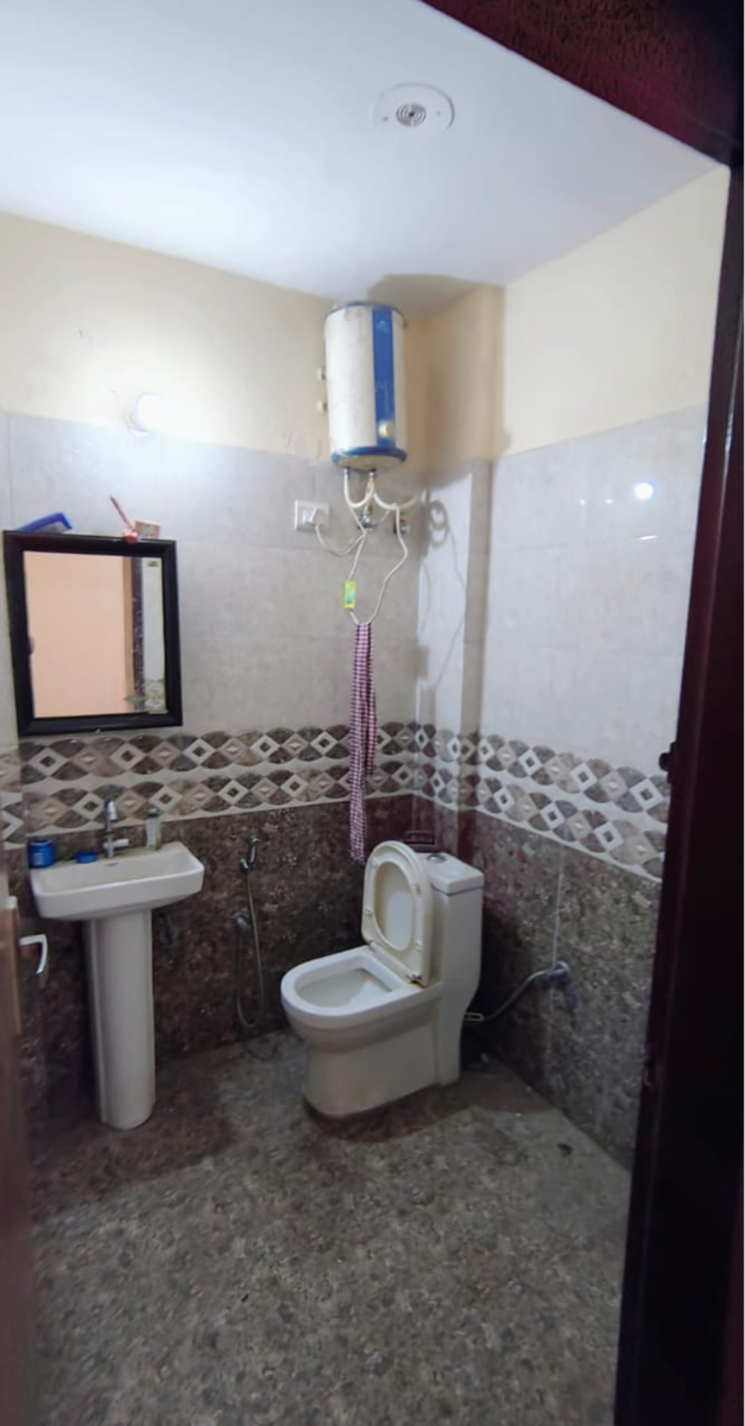 Bathroom, sector 23a 2 Bedroom 100 Sq.Yd. Independent House In Sector 23a Gurgaon 9240924
