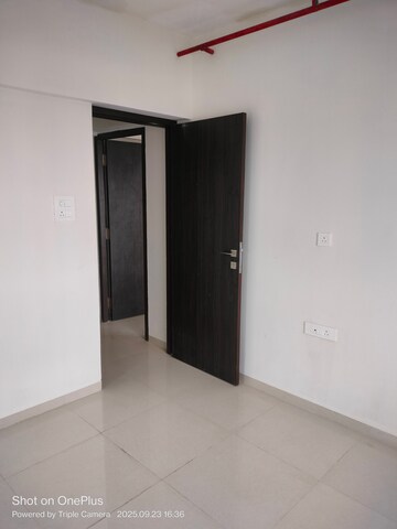 Room in 2.5 BHK Apartment at Alliance Fortuna Blue, Lower Parel – for Rent