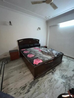 Bedroom in 2 BHK Apartment at Dlf Phase ii – for Rent