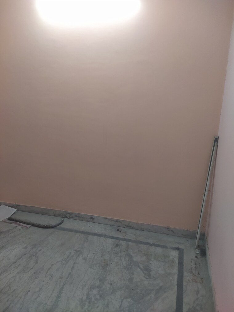 Room, sector 30 2 Bedroom 160 Sq.Yd. Independent House In Sector 30 Faridabad 9241126