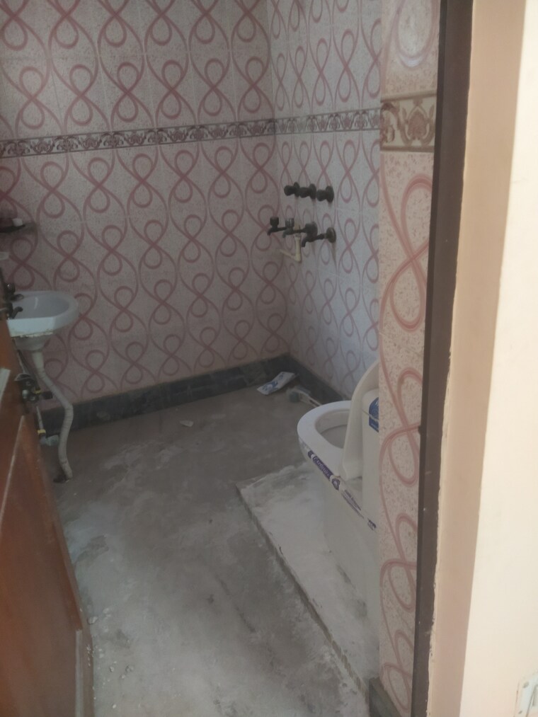 Bathroom, sector 30 2 Bedroom 160 Sq.Yd. Independent House In Sector 30 Faridabad 9241126