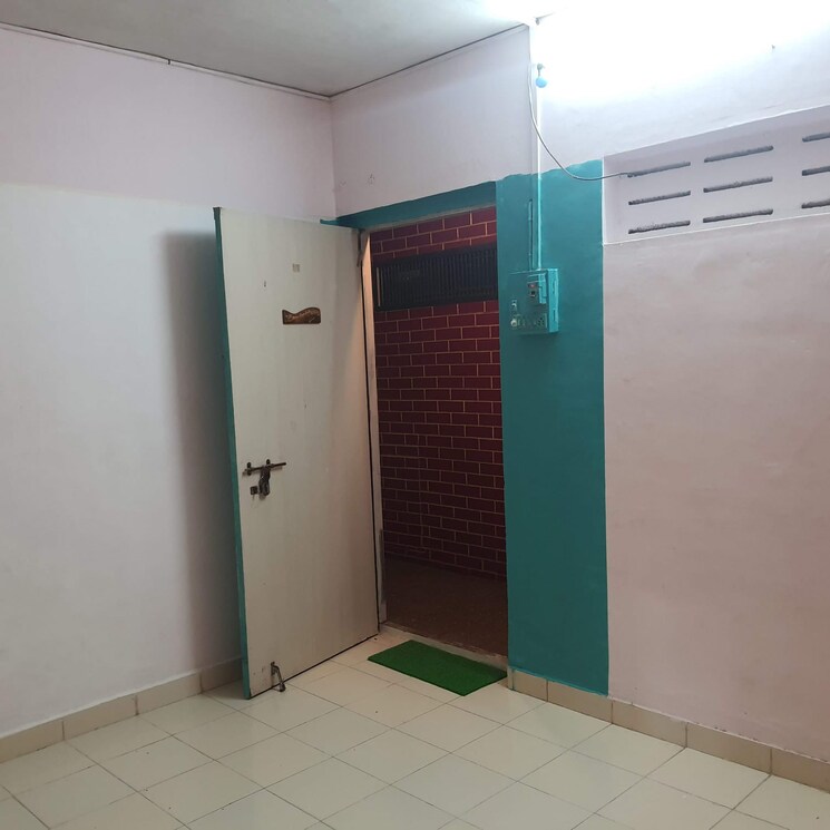 Room, gurukripa-chs-dadar-west 1 RK 250 Sq.Ft. Apartment In Dadar West Mumbai 9241036