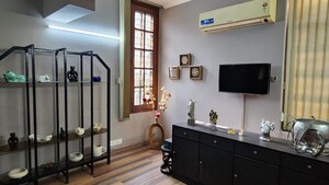 Kitchen in 2 BHK Builder Floor at Dlf Phase I – for Rent