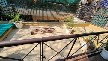 Balcony in 2 BHK Builder Floor at Dlf Phase I – for Rent
