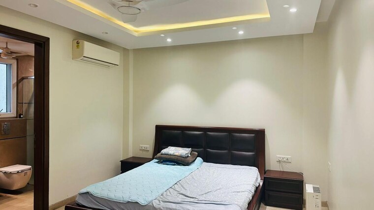 Bedroom, defence colony 3.5 Bedroom 217 Sq.Yd. Builder Floor In Defence Colony Delhi 9241129