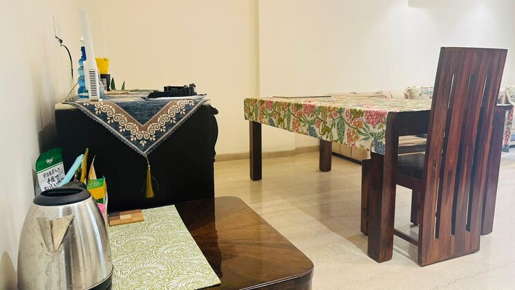 Bedroom, defence colony 3.5 Bedroom 217 Sq.Yd. Builder Floor In Defence Colony Delhi 9241129