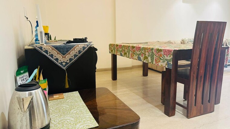 Bedroom, defence colony 3.5 Bedroom 217 Sq.Yd. Builder Floor In Defence Colony Delhi 9241129