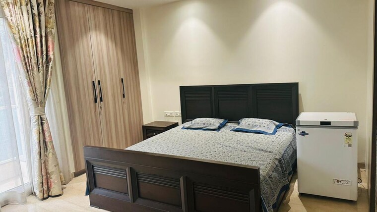 Bedroom, defence colony 3.5 Bedroom 217 Sq.Yd. Builder Floor In Defence Colony Delhi 9241129