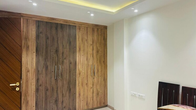 Room, defence colony 3.5 Bedroom 217 Sq.Yd. Builder Floor In Defence Colony Delhi 9241129