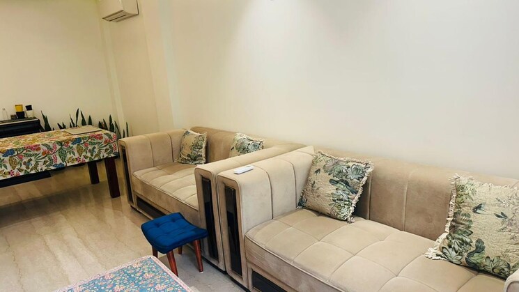 Bedroom, defence colony 3.5 Bedroom 217 Sq.Yd. Builder Floor In Defence Colony Delhi 9241129