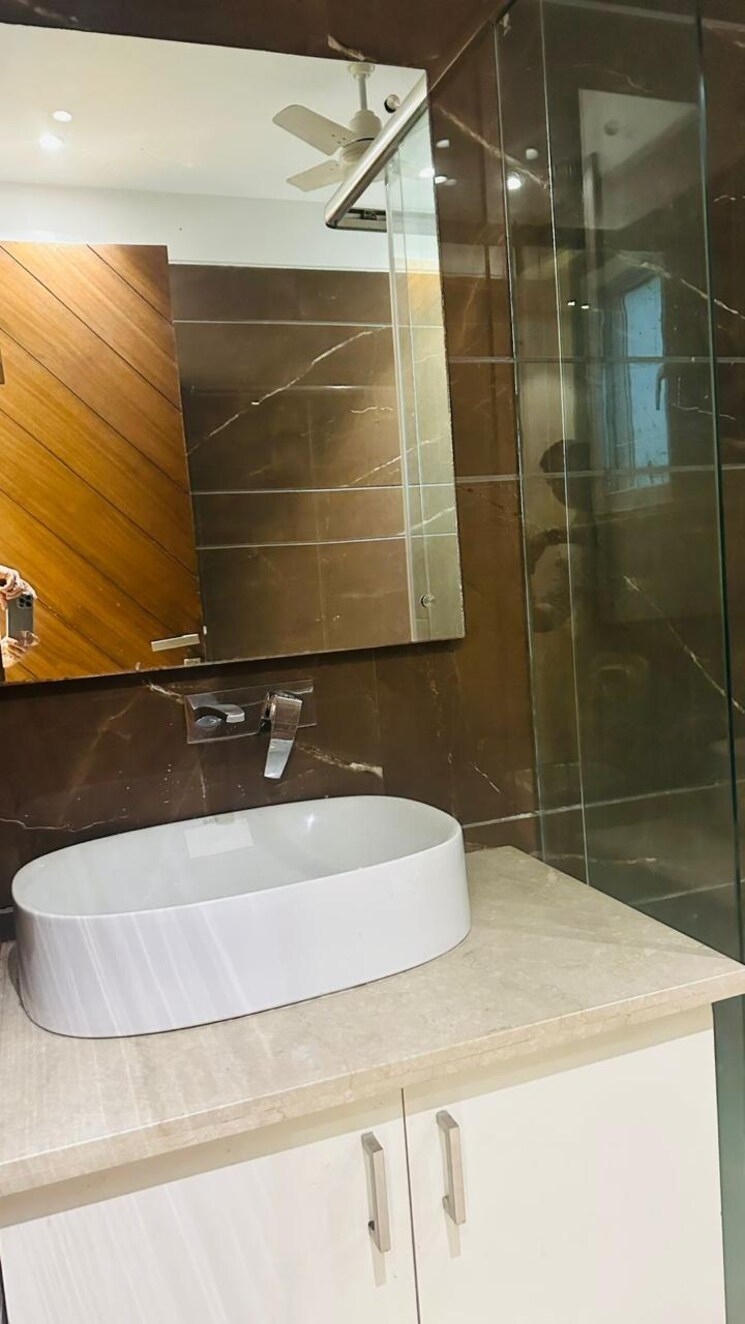 Bathroom, defence colony 3.5 Bedroom 217 Sq.Yd. Builder Floor In Defence Colony Delhi 9241129
