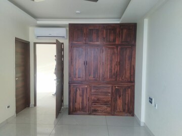 Room in 4 BHK Apartment at Vaishali Nagar – for Rent