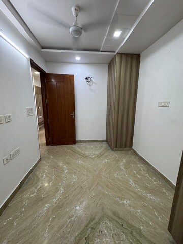 Room in 3 BHK Builder Floor at Paschim Vihar – for Rent