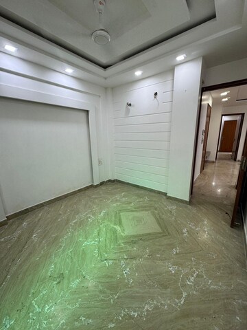 Room in 3 BHK Builder Floor at Paschim Vihar – for Rent