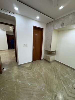 Room in 3 BHK Builder Floor at Paschim Vihar – for Rent