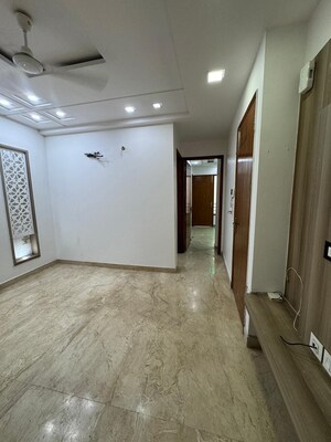 Room in 3 BHK Builder Floor at Paschim Vihar – for Rent