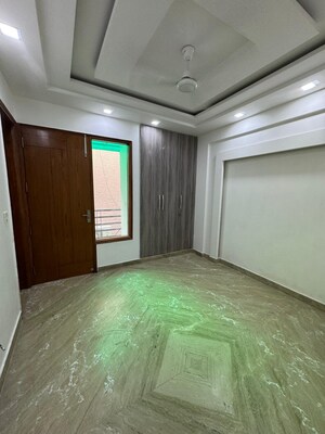 Room in 3 BHK Builder Floor at Paschim Vihar – for Rent