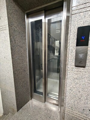 Lift in 3 BHK Builder Floor at Sushant Lok I – for Rent