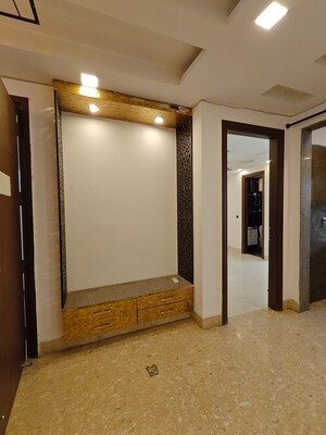 Room in 3 BHK Builder Floor at Sushant Lok I – for Rent