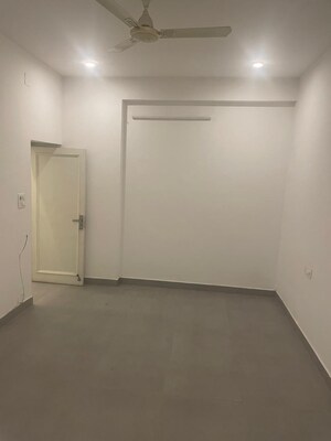 Room in 3 BHK Builder Floor at Saket – for Rent