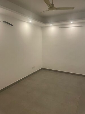 Room in 3 BHK Builder Floor at Saket – for Rent
