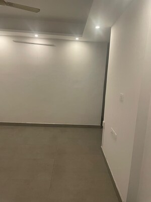 Room in 3 BHK Builder Floor at Saket – for Rent