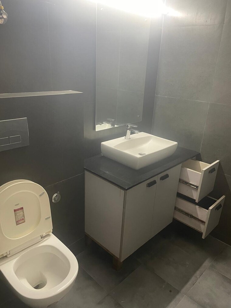 Bathroom, saket 3 Bedroom 1500 Sq.Ft. Builder Floor In Saket Delhi 9241304