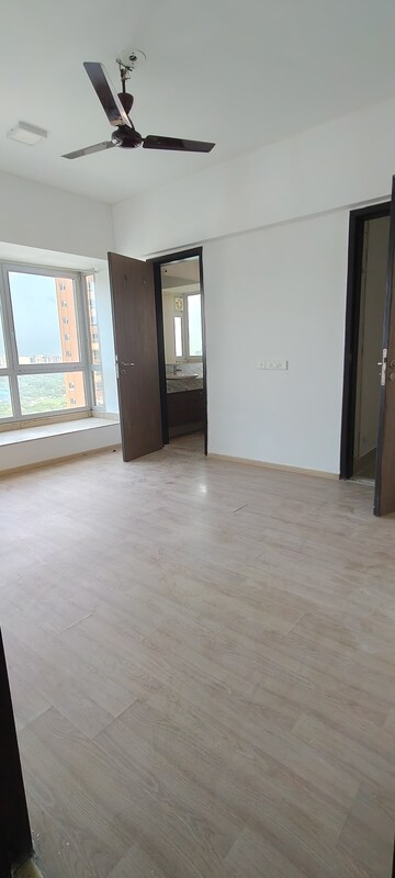 Room in 3 BHK Apartment at DB Woods, Goregaon East – for Sale