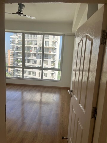 Room in 3 BHK Apartment at Pioneer Park Presidia, Sector 62 – for Sale