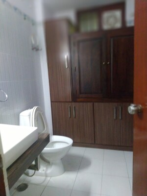 Attached Bathroom in 4 BHK Apartment at Vaishali Nagar – for Rent