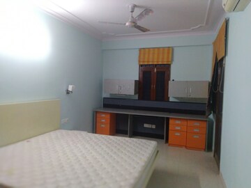 Bedroom in 4 BHK Apartment at Vaishali Nagar – for Rent