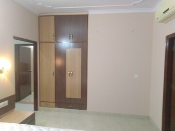 Room in 4 BHK Apartment at Vaishali Nagar – for Rent