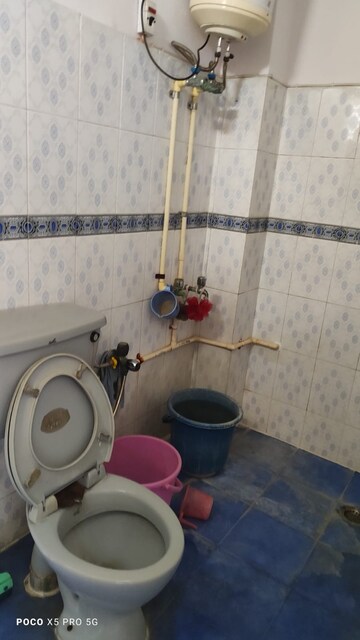 Attached Bathroom in 1 RK Independent House at Sector 30 – for Rent