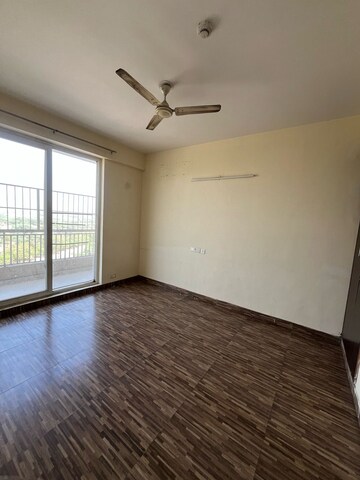Room in 3 BHK Apartment at Eldeco Green Meadows, Pi Greater Noida – for Rent