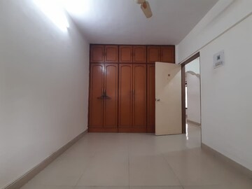 Room in 2 BHK Apartment at Nav Joytiling CHS, Goregaon East – for Rent