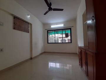 Room in 2 BHK Apartment at Nav Joytiling CHS, Goregaon East – for Rent