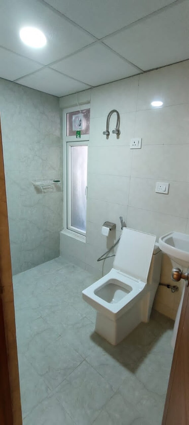 Bathroom, earthcon-casa-grande-ii 2.5 Bedroom 1325 Sq.Ft. Apartment In Chi V Greater Noida Greater Noida 9241560
