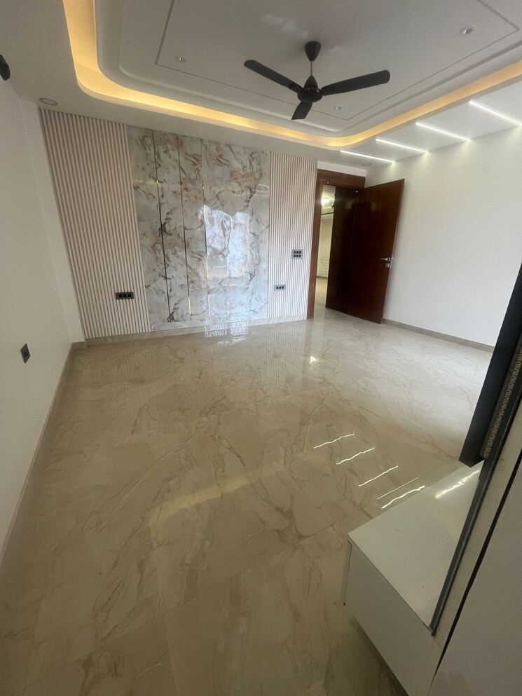 Room, sector 85 3 Bedroom 1816 Sq.Ft. Apartment In Sector 85 Faridabad 9241335