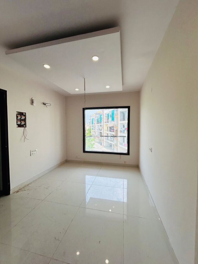 Room, patiala road 3 Bedroom 1350 Sq.Ft. Apartment In Patiala Road Zirakpur 9241536