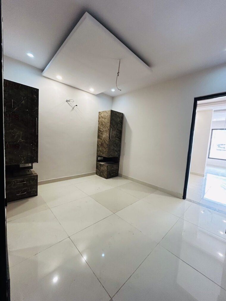 Room, patiala road 3 Bedroom 1350 Sq.Ft. Apartment In Patiala Road Zirakpur 9241536