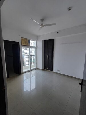 Room in 2.5 BHK Apartment at Gaurs Green Vista Phase II, Ahinsa Khand 2 – for Sale