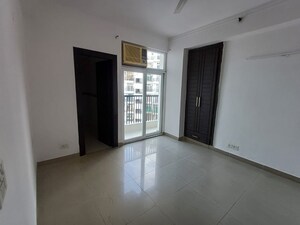 Room in 2.5 BHK Apartment at Gaurs Green Vista Phase II, Ahinsa Khand 2 – for Sale