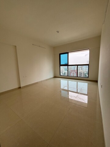 Room in 2 BHK Apartment at Sunteck City Avenue 4, Goregaon West – for Rent