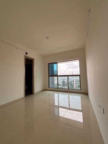 Room in 2 BHK Apartment at Sunteck City Avenue 4, Goregaon West – for Rent