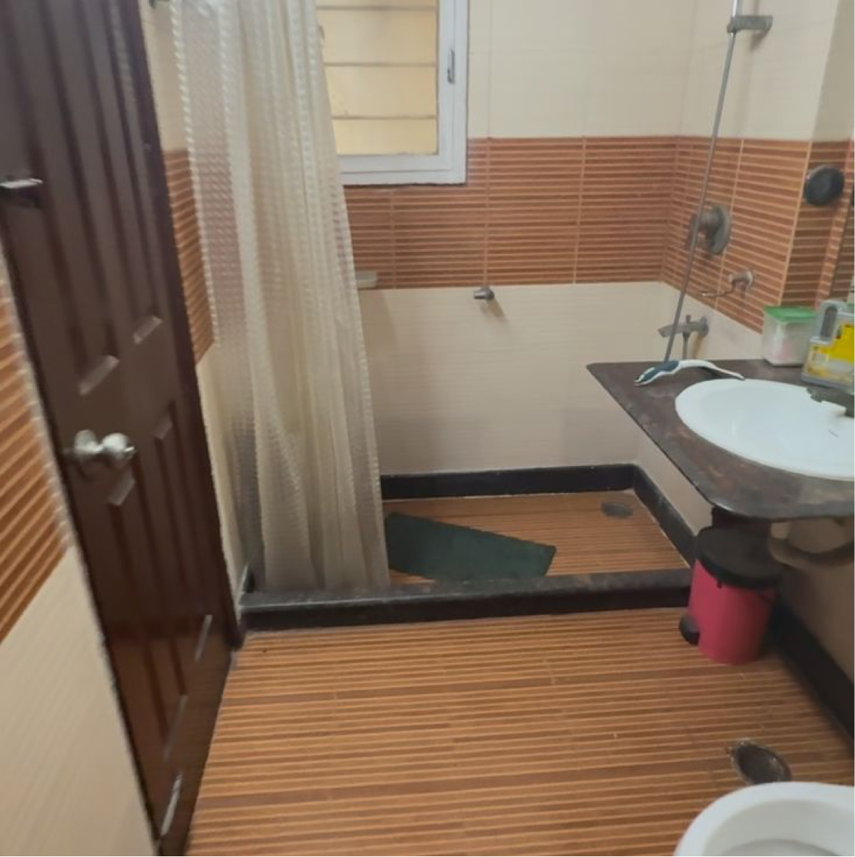 3 BHK 1850 Sq.Ft. Apartment in Charms Solitaire Ghaziabad