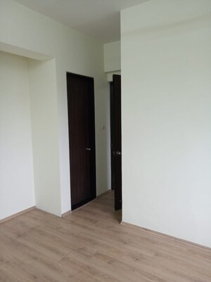 Room in 1.5 BHK Apartment at Lodha Casa Royale, Balkum Pada – for Sale