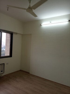 Room in 1.5 BHK Apartment at Lodha Casa Royale, Balkum Pada – for Sale