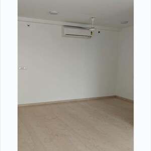 Room in 4 BHK Apartment at Kalpataru Radiance, Motilal Nagar – for Rent