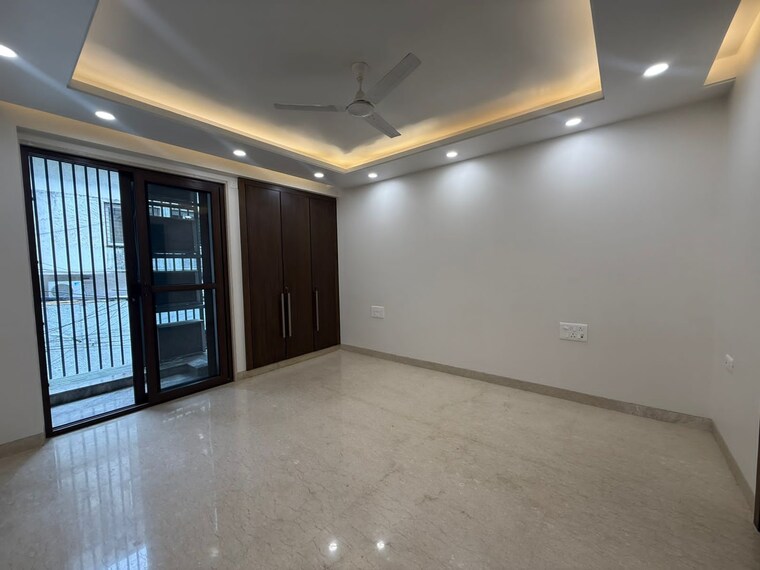 Room, greater kailash 4 Bedroom 300 Sq.Yd. Builder Floor In Greater Kailash Delhi 9241845
